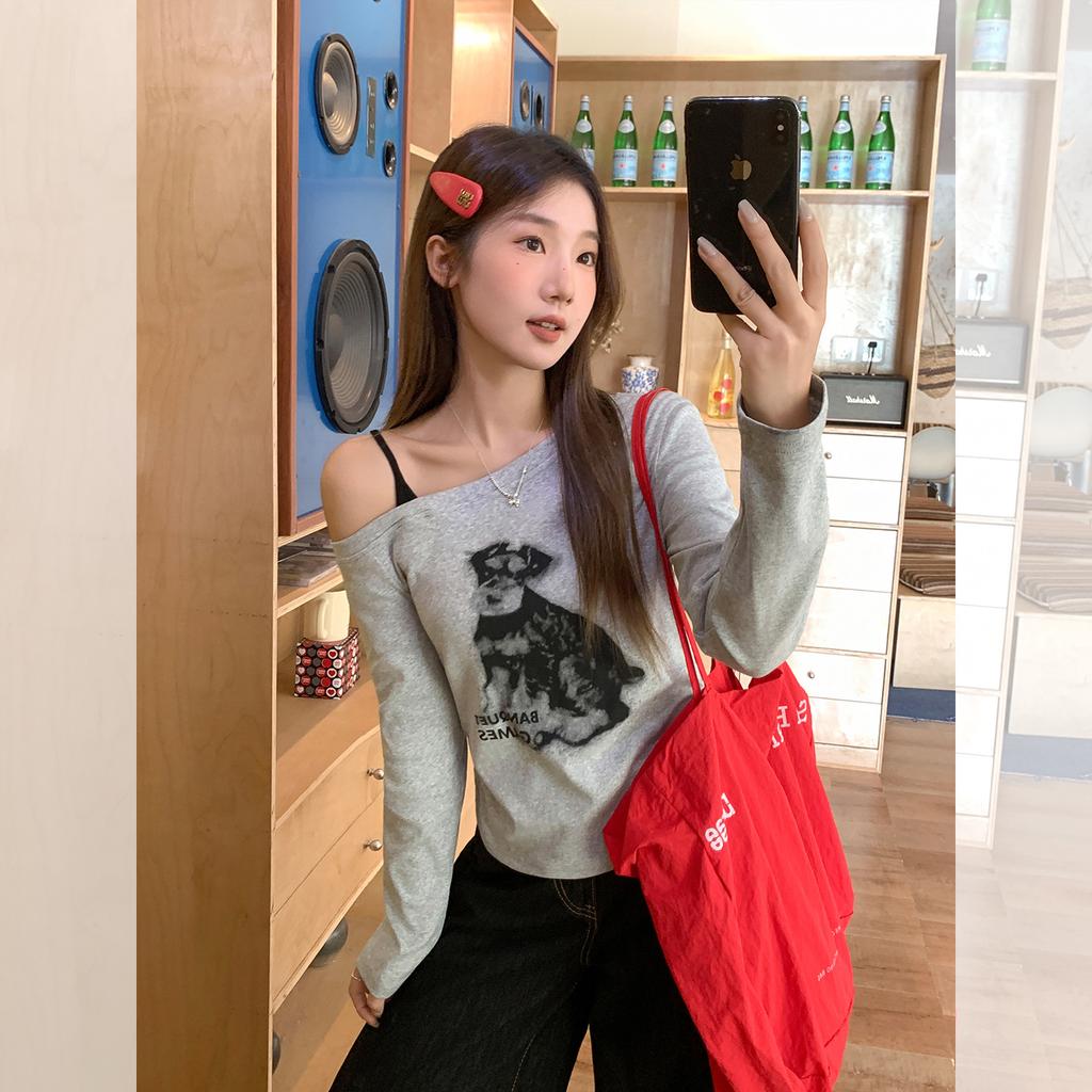 Grey slanted collar diagonal shoulder off-the-shoulder puppy print long-sleeved T-shirt women's early autumn wear bottomed shirt pleated top