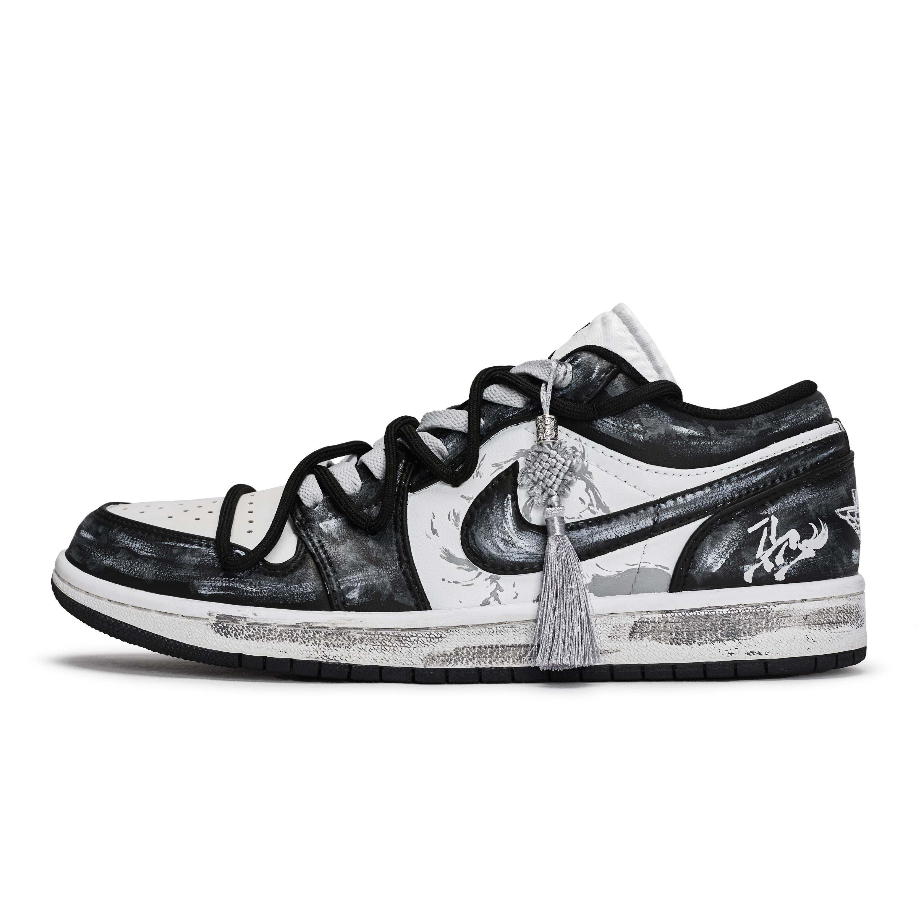

Jordan Air Jordan 1 811 Manufacturing, Patchy Ink Shadow Low top Vintage Basketball Shoes Unisex Black White Gray DC0774-101(Team80-) 37.5