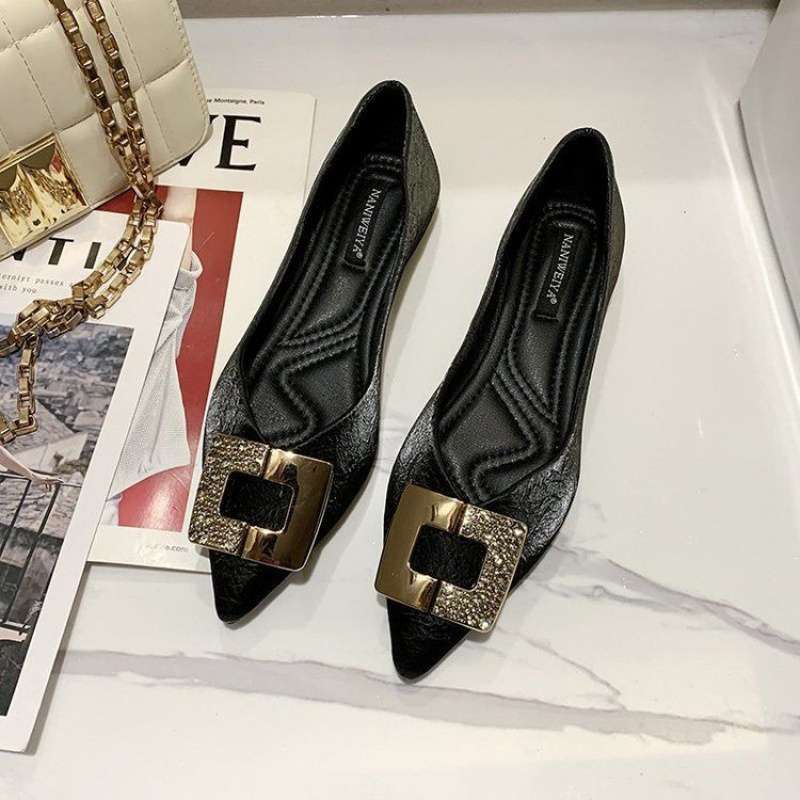 Ins Single Shoes Girl 2025 Spring New Korean Version Fairy Style Metal Buckle Pointed Tip Laden Shoes Soft Sole Foot Doudou Shoes