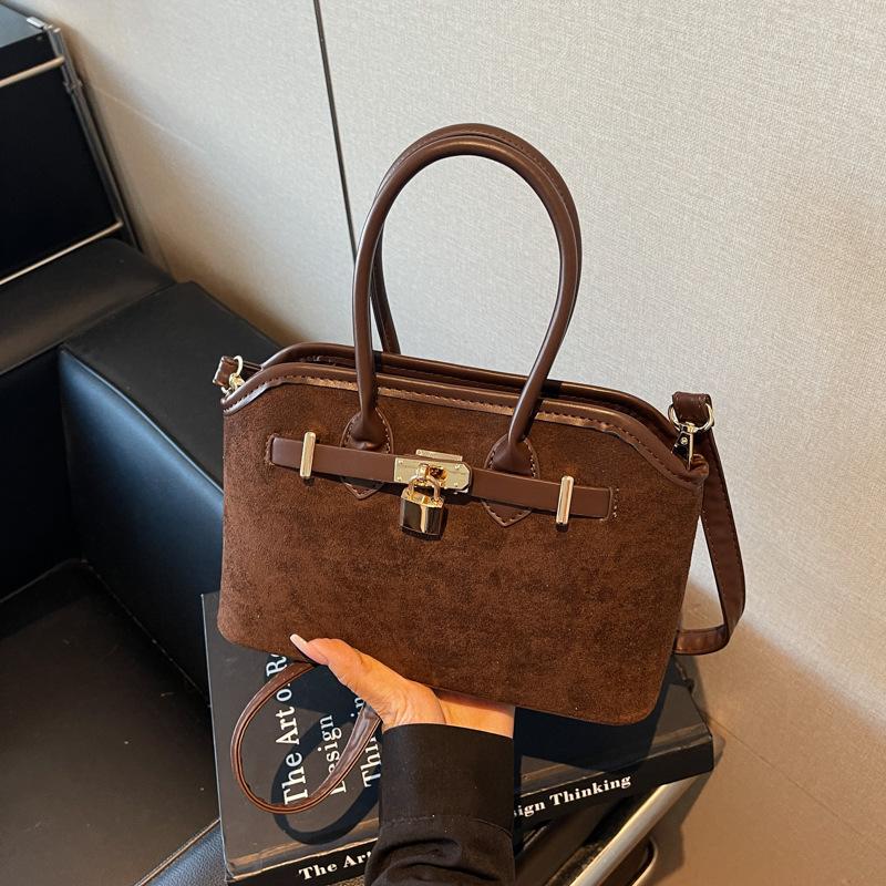

Retro matte small bag women s autumn and winter new versatile messenger bag high-end portable small bag темно-коричневого