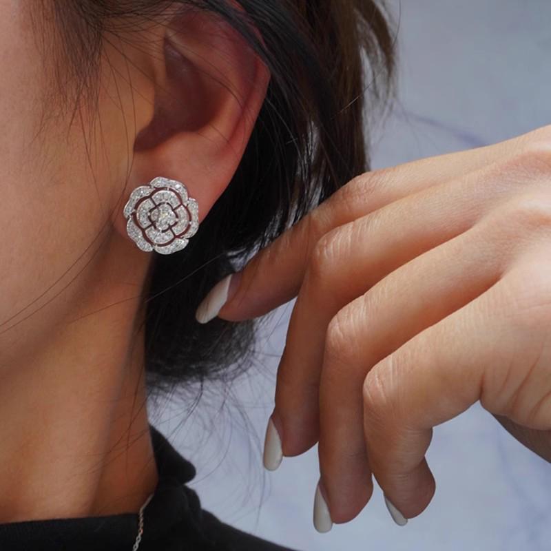 Graceful Flower Stud Earrings Women Engagement Accessories with Brilliant Zirconia Aesthetic Silver Color Wedding Jewelry