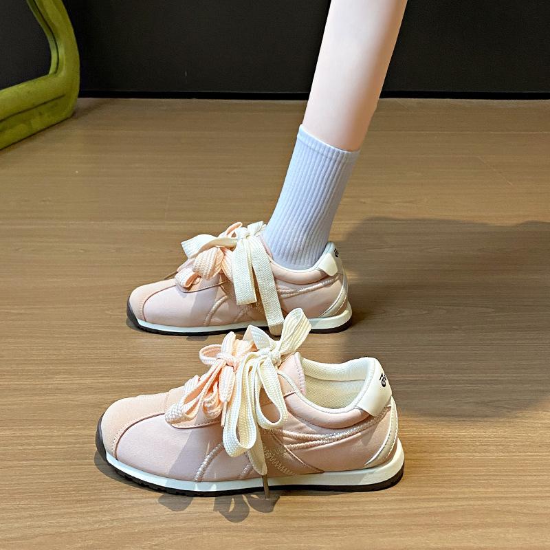 2025 little white shoes women's spring new Korean version ins female students leisure sports versatile Forrest Gump shoes street shot thick sole