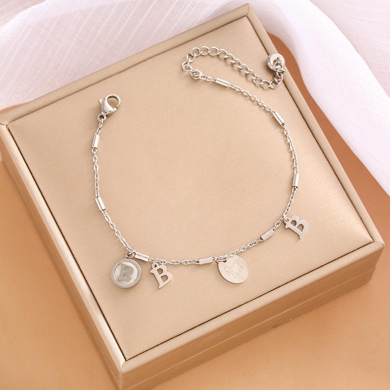 High-End Titanium Steel Four-Leaf Clover Bracelet with Shell Pendant – Durable, Fade-Resistant Design