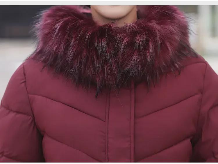 Mamčin zimní kabát nadměrné velikosti: Bunda střední délky, silně vatovaná bavlnou, pro stylové ženy středního a staršího věku.