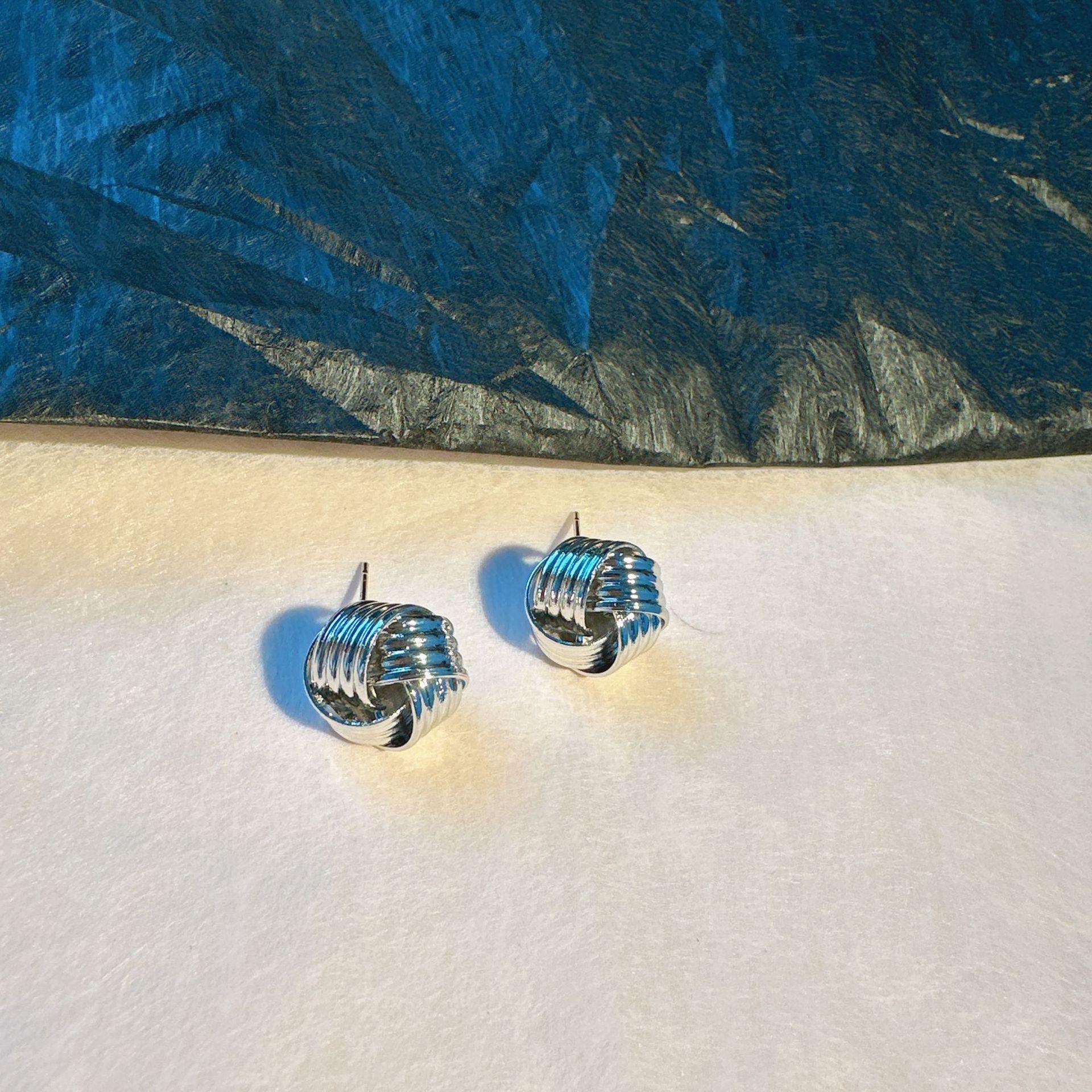 

Геометрические серьги-гвоздики Distorted Cross для женщин, минималистичные ювелирные украшения, модные аксессуары серебряный