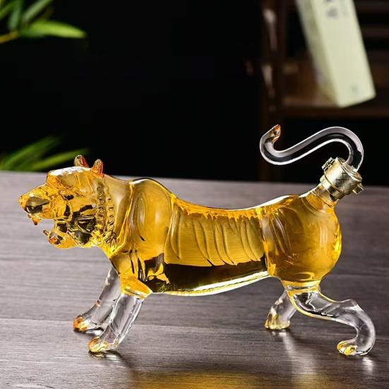 Szklana Karafka na Whisky Tygrys Odporna na Ciepło i Zimno Ręcznie Robiona do Alkoholi 500/1000ml Karafka Unikalna Karafka na Alkohol Prezent na Wino Whisky Rum