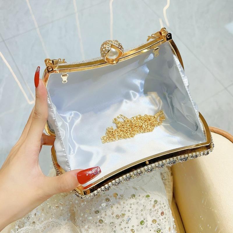 This Handbag Is A High-end Single-shoulder Crossbody Dinner Bag for Socialites