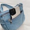 Dżinsowa torba z haftowanym napisem, wielokieszeniowa torba crossbody