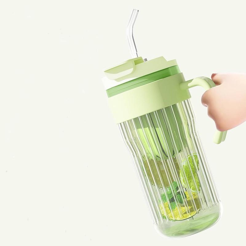 Kubek Z Ryflowanego Szkła Słomka Sitko Zamknięcie 550 Ml Różowy