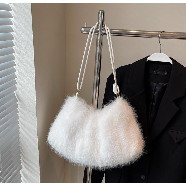 2025 new trendy fashion autumn and winter plush bag versatile large capacity underarm women's bag Korean version niche shoulder messenger bag