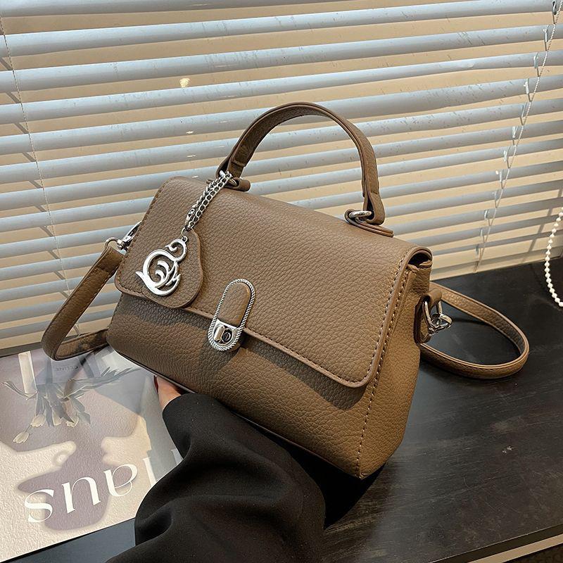 

2024 Women s Soft Leather Crossbody: Versatile, Simple, High-End Texture Shoulder & Commuting Handbag Standard