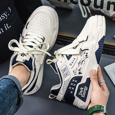 Herrenschuhe 2025 neue Frühling Sport und Freizeit vielseitige Board-Schuhe, junge Studenten dicksohlige erhöhende kleine weiße Trendschuhe