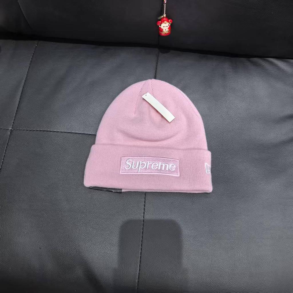 Stylové trendy unisex pletené čepice s nápisem pro podzim/zimu