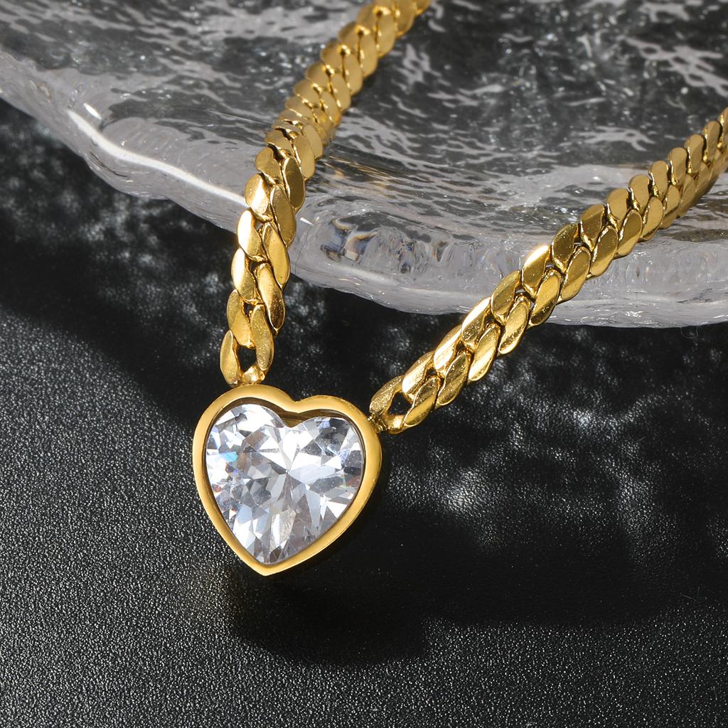 Gold Color Fashionable Stainless Steel Simple Classic Retro White Zircon Heart-Shaped Non Fading Pendant Necklace For Women