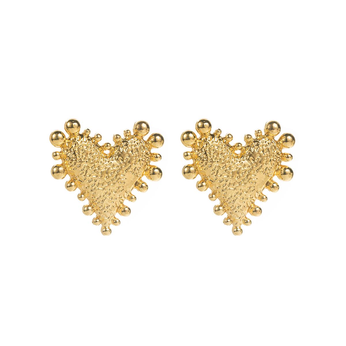 E14274 Retro Carved Flower Heart Earrings: Fashionable Geometric Hammered Design