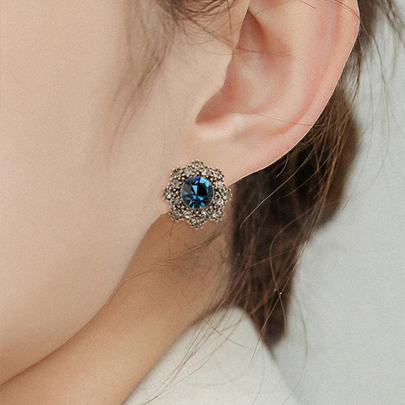 French Retro Stud Earrings Femininity High Sense Light Luxury Earrings Exquisite Atmosphere Earrings