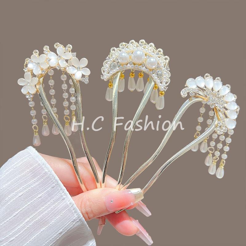 Elegant U-Shaped Butterfly Tassel Hairpin - Ancient Style Floral Accent for Qipao