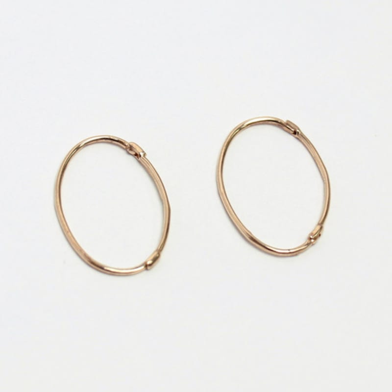 Less Is More 14K Gold Oval Earring (m)