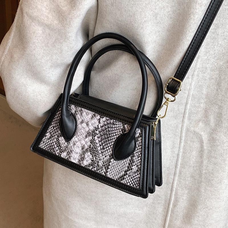 Snake pattern small bag women's autumn and winter 2025 new Korean version trendy fashion messenger bag women's portable small square bag