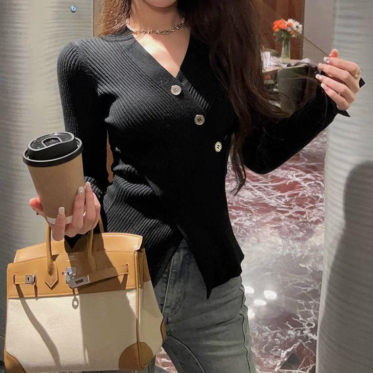 Autumn and Winter Solid Color V-neck Sweater Pullover Long Sleeved Design Sense French Short Slim Fit Knitted Sweater for Women