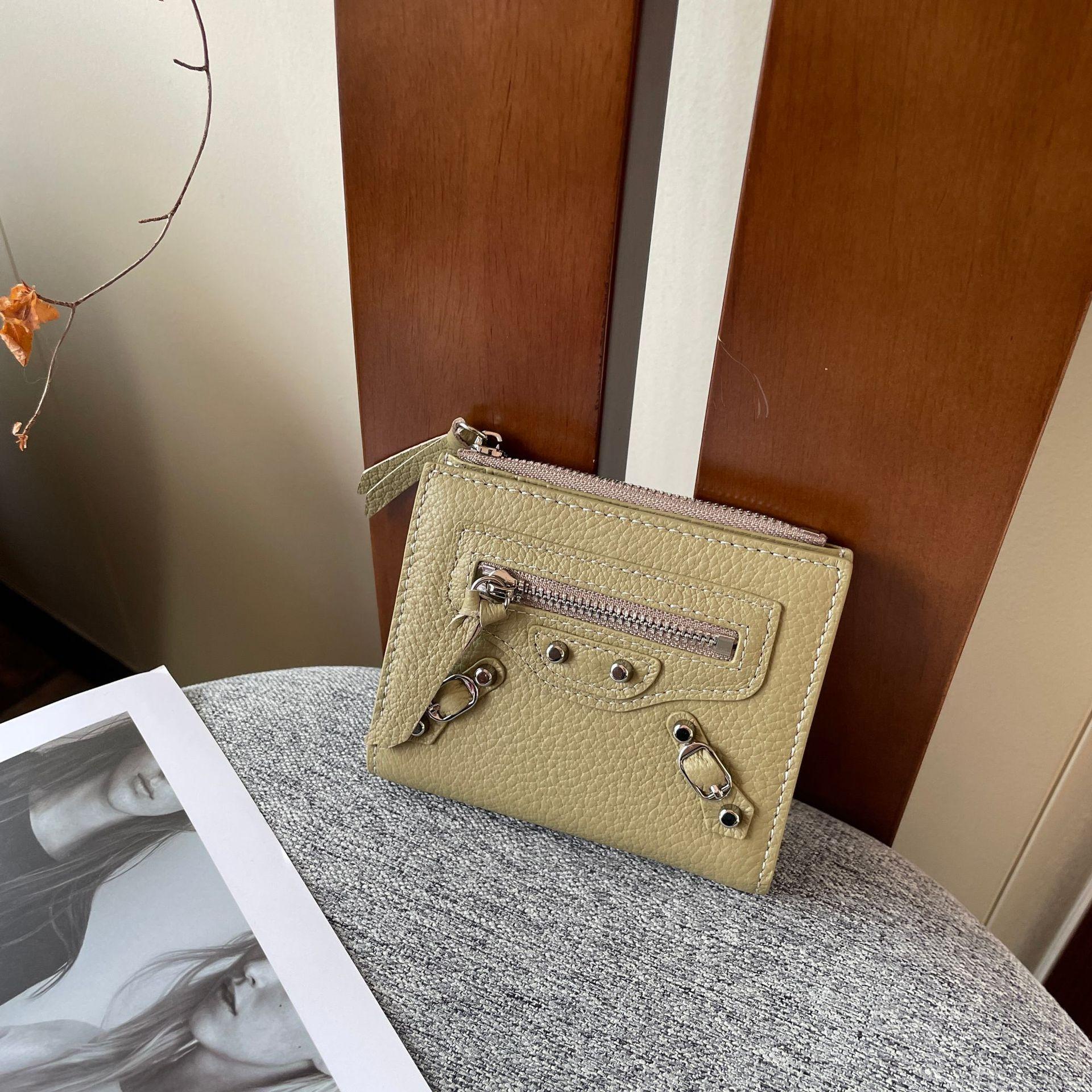 

Leather Wallet, Women S Short Wallet, Locomotive Change Bag, Card Bag, Integrated Two-Fold Willow Nail Niche Style оливковий колір