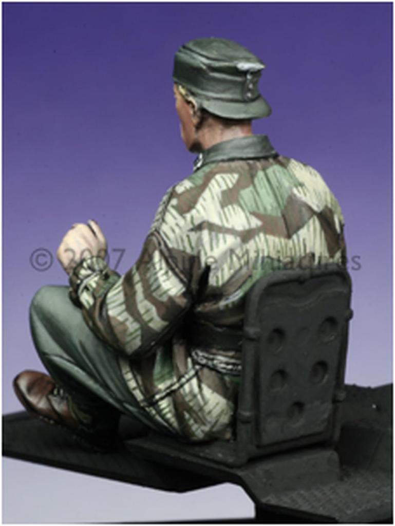 Alpine Miniatures SdKfz 251 Driver Resin Kit AM35029 1/35 (Person)
