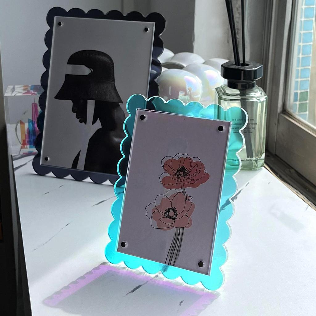 Bunter acrylfarbener Wellen-Magnet-Fotorahmen für den Tisch