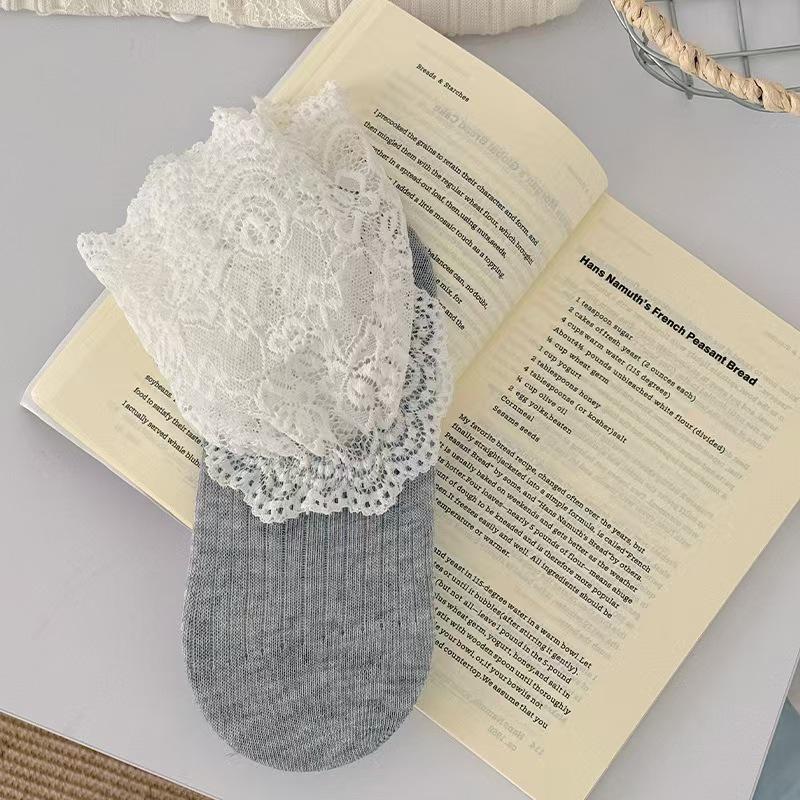 Chic French Lace Trim Socks: Sweet Miu-Style Ankle Socks for Spring & Summer