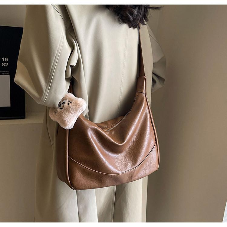 Large Capacity Underarm Tote Bag Women's Bag Trend 2023 New Winter Simple Lightweight Versatile Single Shoulder Diagonal Bag Brown