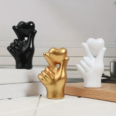 Love Heart Gesture Figurine Holding Heart Hand Resin Statue Sculpture Home Office Wedding Party Desktop Decoration Ornament
