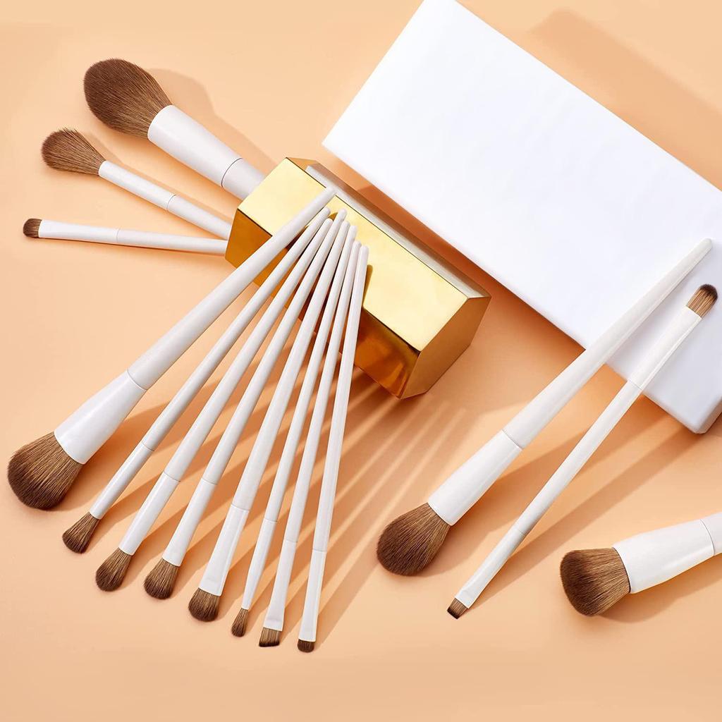 14-Piece Professional Makeup Brush Set with Soft Wooden Handles for Eyeshadow, Blush, Concealer, and Contour