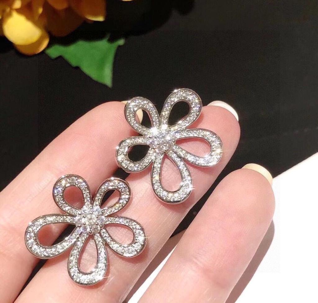 Anniversary Gifts New 2023 Trend Popular Brand Classic Europe Luxury Jewelry Earrings For Women Lotus Flowers Clover Sakura