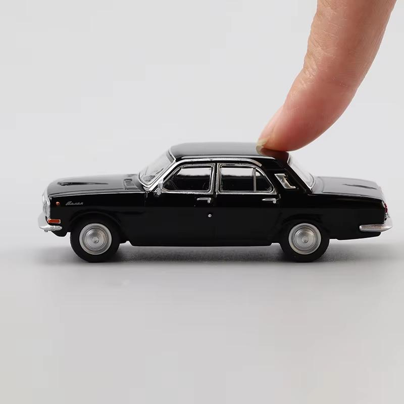 Perka 1:64 Scale GAZ-24 Volga Alloy Car Model Ornament Souvenir Display Collection Hobby Gift