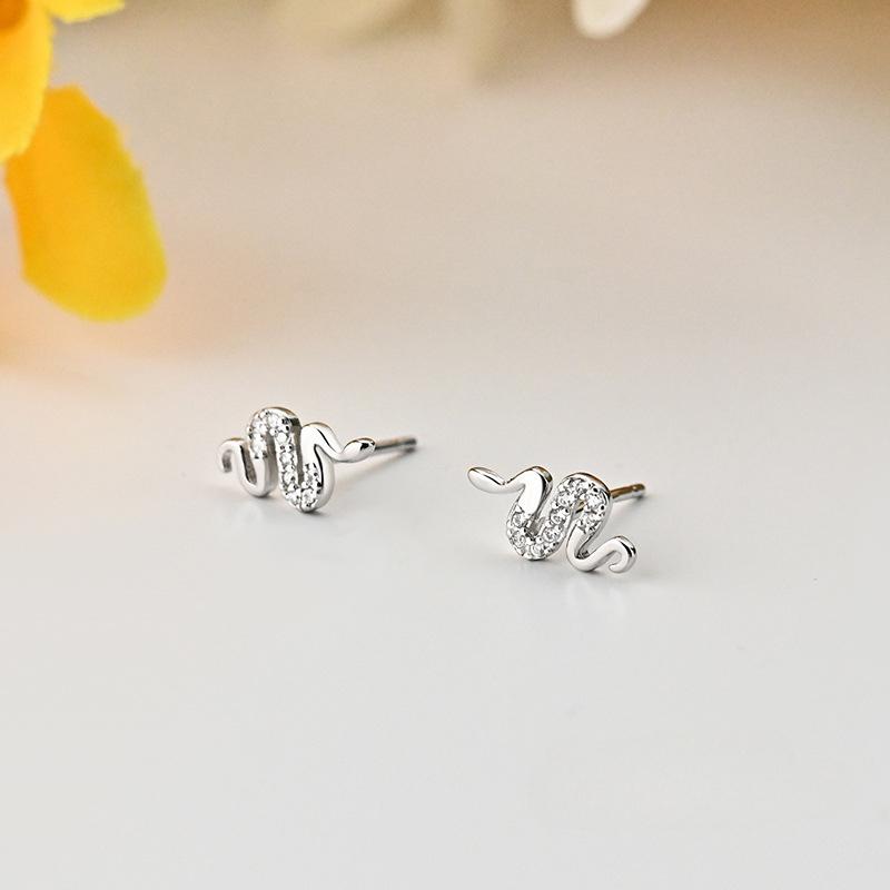 Diamond-in Serpentine Earrings Light Luxury Fashion Personality High-end Sense Handsome Earrings Niche Design Sense