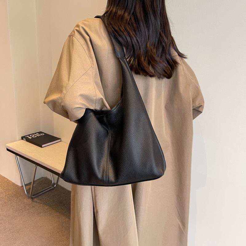 

Fashion Versatile Women 2025 New Autumn and Winter New Shoulder Bag Simple Design Easy Travel Tote Bag чёрный