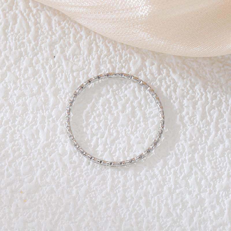 

Минималистичное кольцо Starry Sky 1 мм: Покрытая 18-каратным золотом титановая сталь, вдохновленная японским и корейским дизайном Size 8