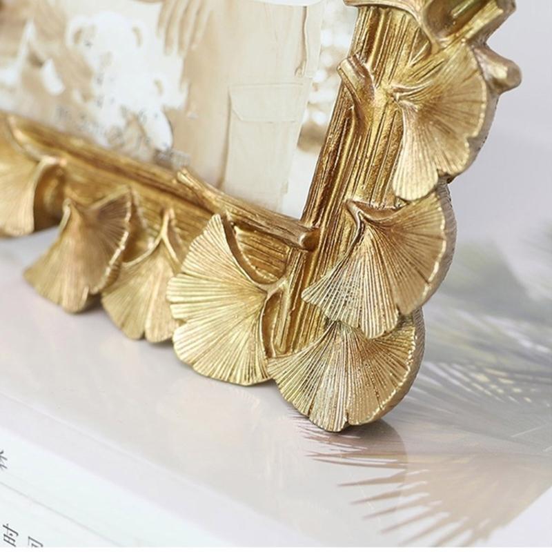 Resin Picture Frame Nostalgic Elegant Type Photo Holder for 6" Photos Bedroom and Living Room Decoration