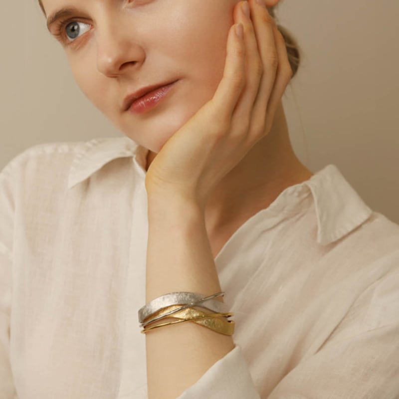 ozel Wire Curve Signature Texture Bracelet PB046B