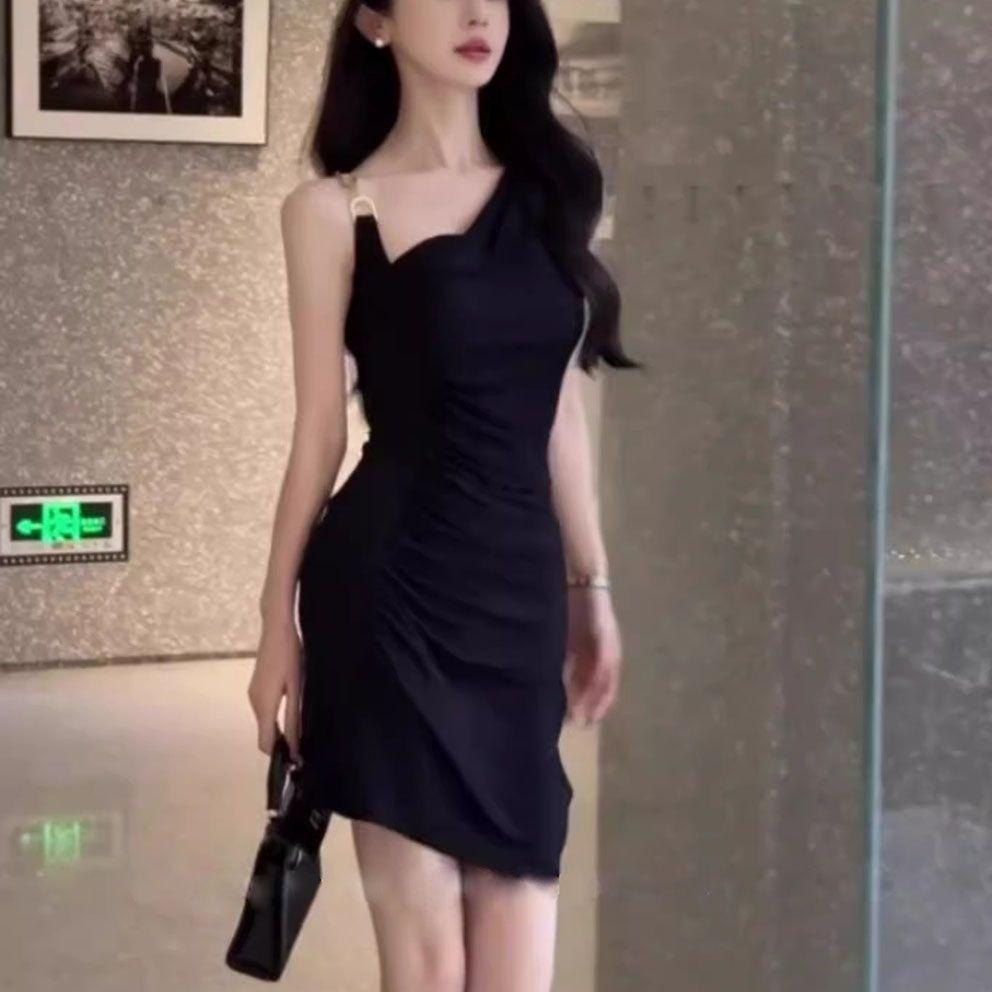 French black asymmetrical shoulder dress for women, summer pure and alluring style, sophisticated and elegant, slimming slimming, hip-hugging short s