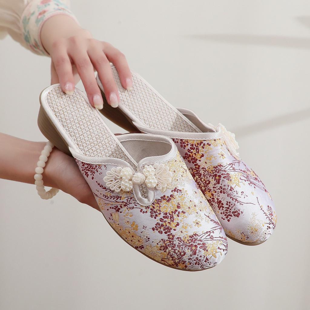 2024 nové staré pekingské boty na středním podpatku s výšivkou cheongsam s botami Hanfu etnický styl retro temperament dámské pantofle