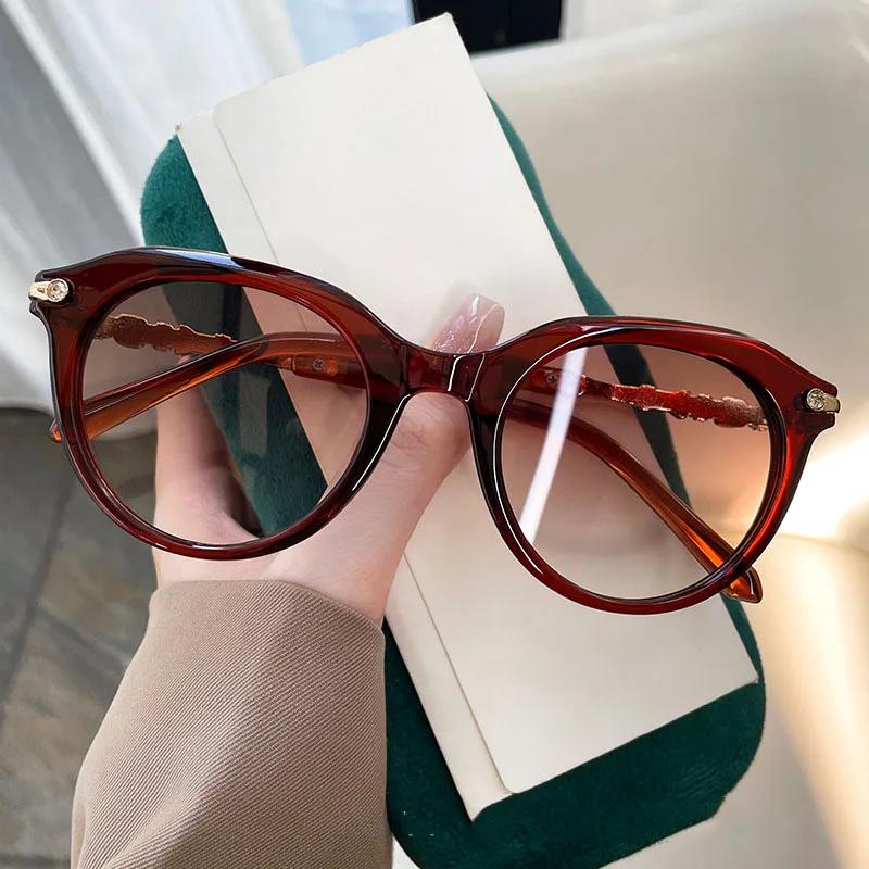 Fashion Vintage Cat Eye Diamond Sunglasses Women For Men Luxury Brand Designer Punk Shades Elegant Lady Rivet Sun Glasses Uv400