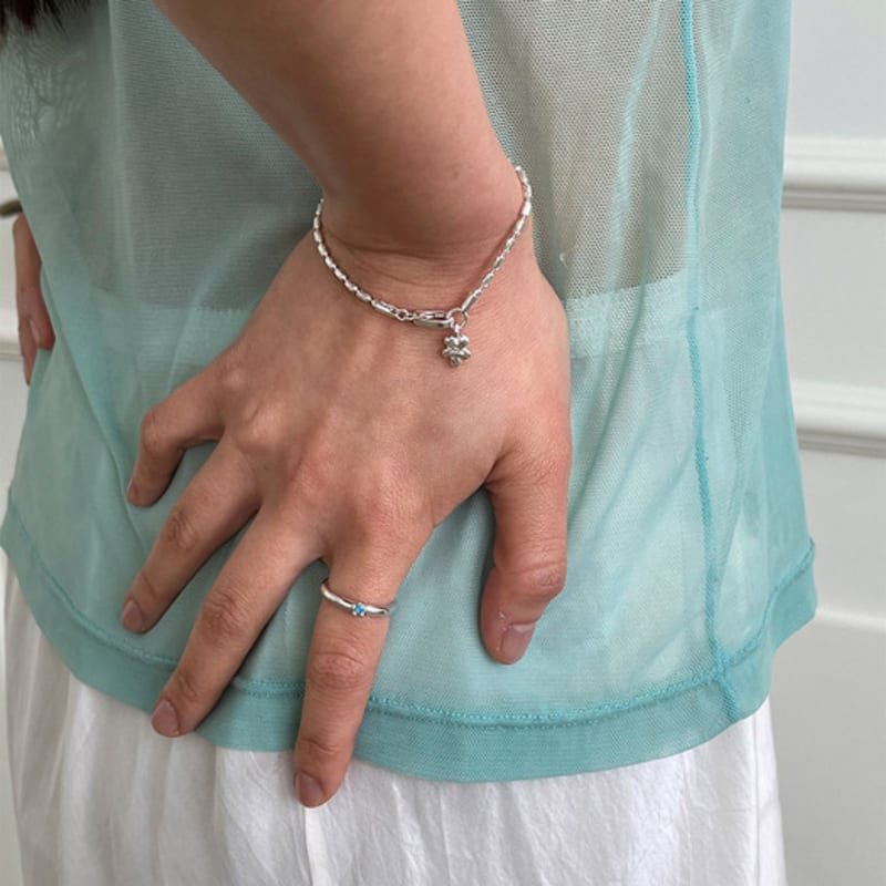 NUDOOR Tiny Flower Bracelet