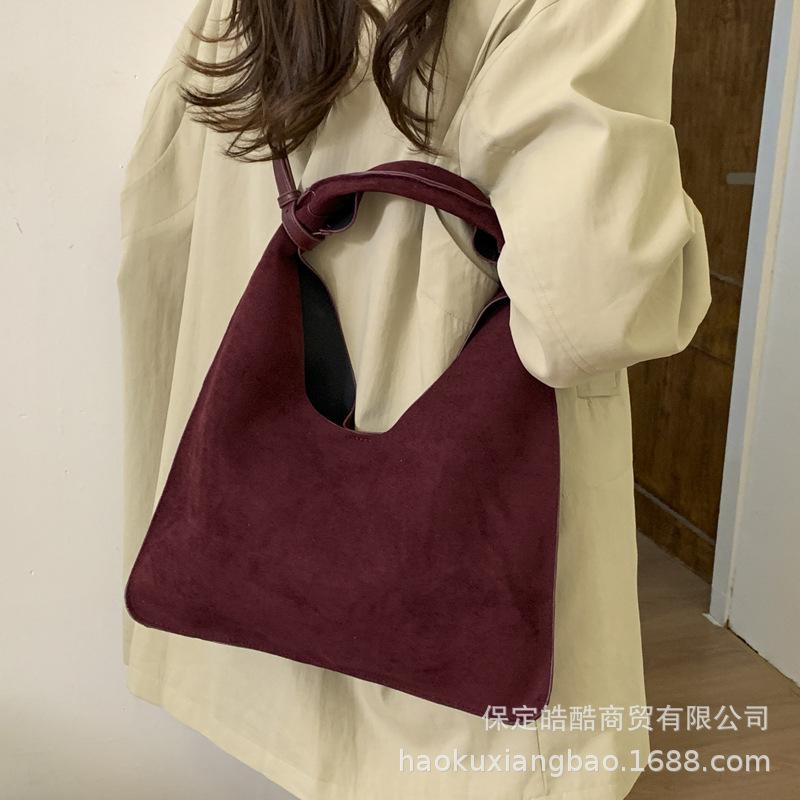 Retro Casual Underarm Bag Women 2025 Autumn and Winter New Fashion Matte Dumpling Bag Korean Version Niche Design High Sense