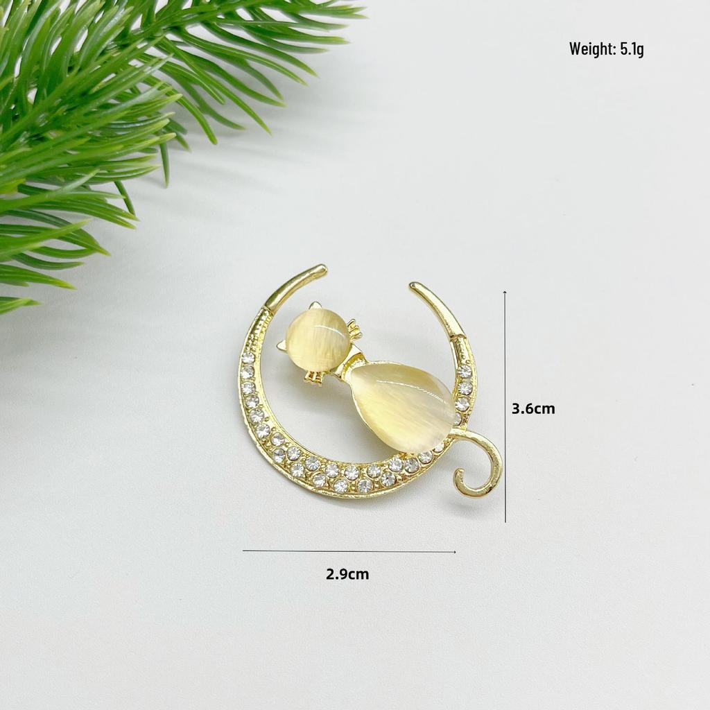 Cat's Eye Zircon Brooch: Small Cat-Shaped Clothing Pin for Anti-Exposure, Korean Dongdaemun Lapel Design.