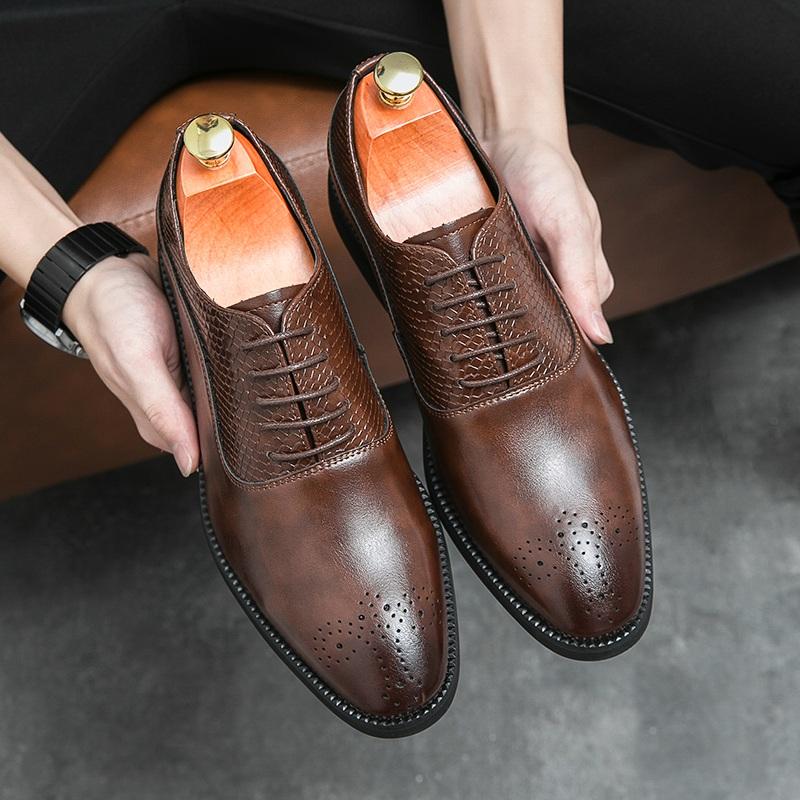 

Новые остроносые черно-коричневые туфли-броги на шнуровке в повседневном стиле для мужчин, свадебное платье, выпускной, жених, возвращение домой, Zapatos Hombre 43