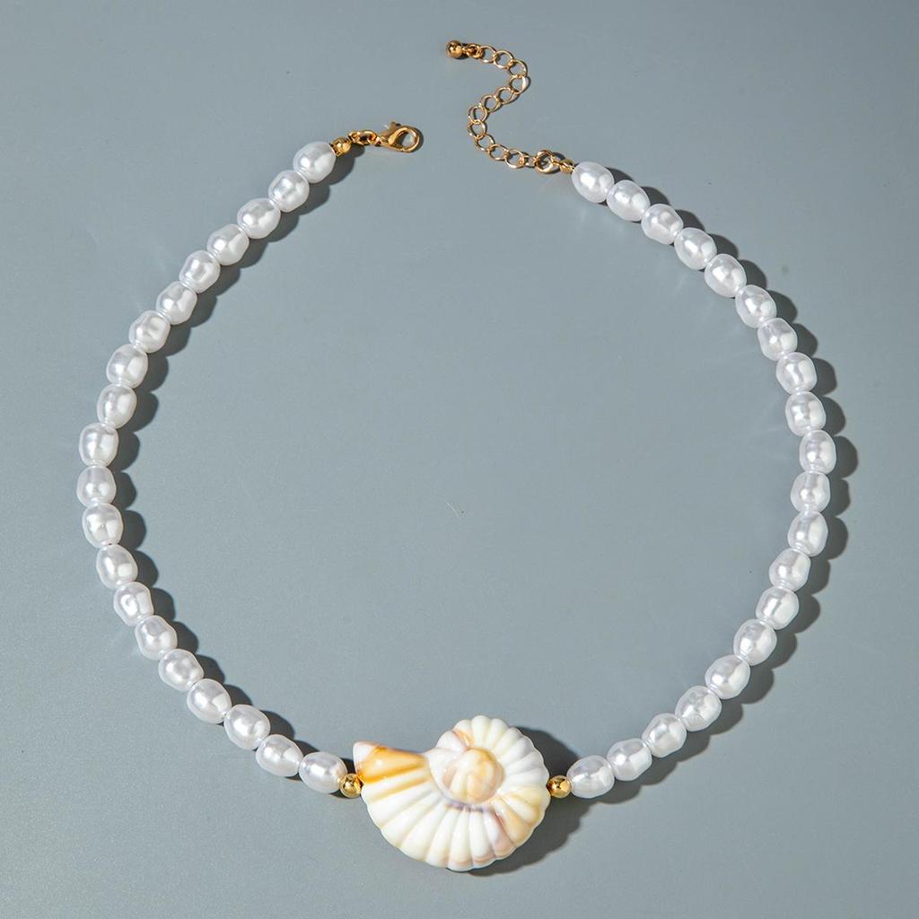 Modische und kreative Imitations-Unregelmäßige Perle Acryl Muschel Halskette für Damenschmuck Geeignet für Strandurlaub, Strandparty-Schmuck