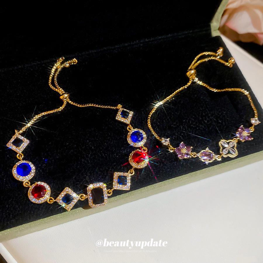 Exquisites geometrisches Blumenarmband mit Zirkonia - Eleganter und modischer Schmuck für Damen