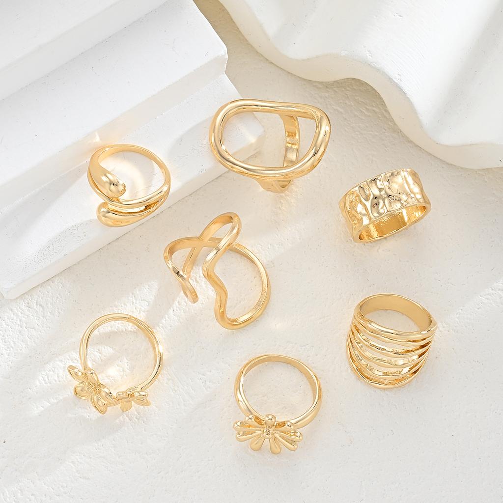 7 Pcs Gold Metal Ring Set for Women Starfish Shell Geometric Flower Knuckle Rings Vintage Daily Stackable Fashion Jewelry Gifts