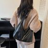 High-End Retro Crossbody Tote: Versatile, Trendy, Large Capacity for Women - Perfect for Class and Commute