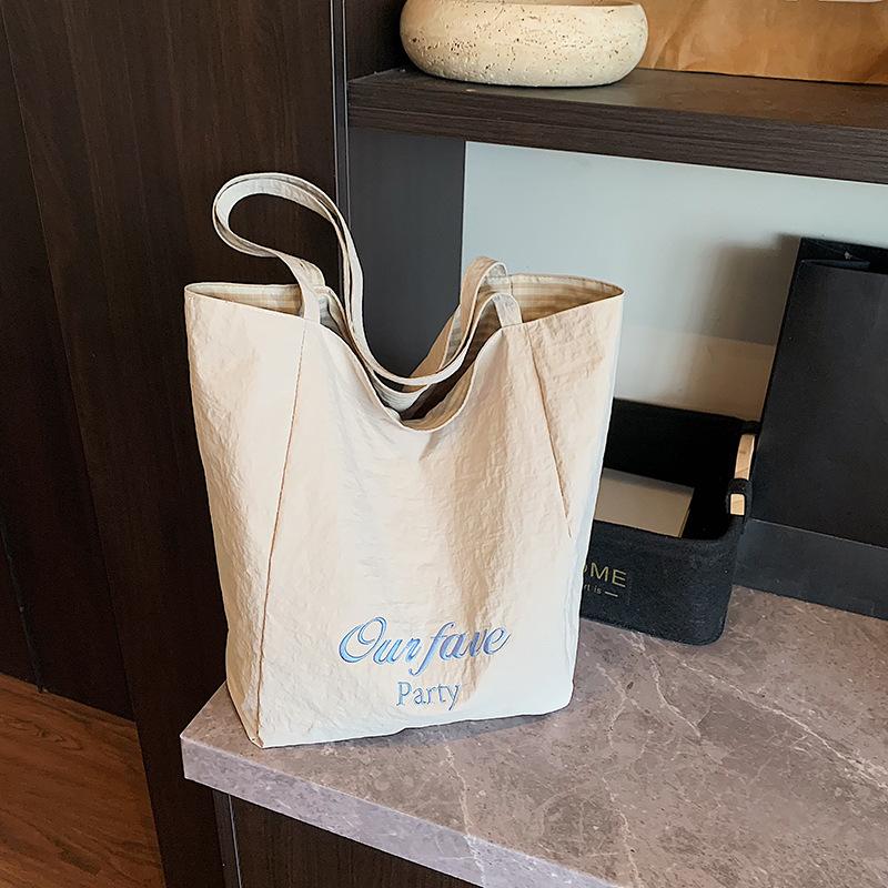 Niche Design Literary Shoulder Bag Women's New Casual Versatile Tote Bag Simple and Lightweight Cloth Bag